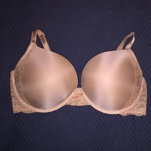 Nude lace detailed Victoria’s Secret bra (38DD)